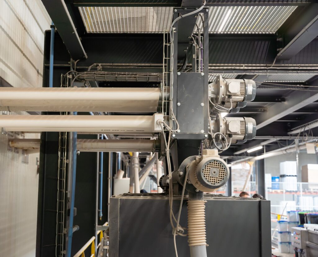 Motoréducteur et équipements mécaniques d'un système de convoyage industriel de produits en vrac.
